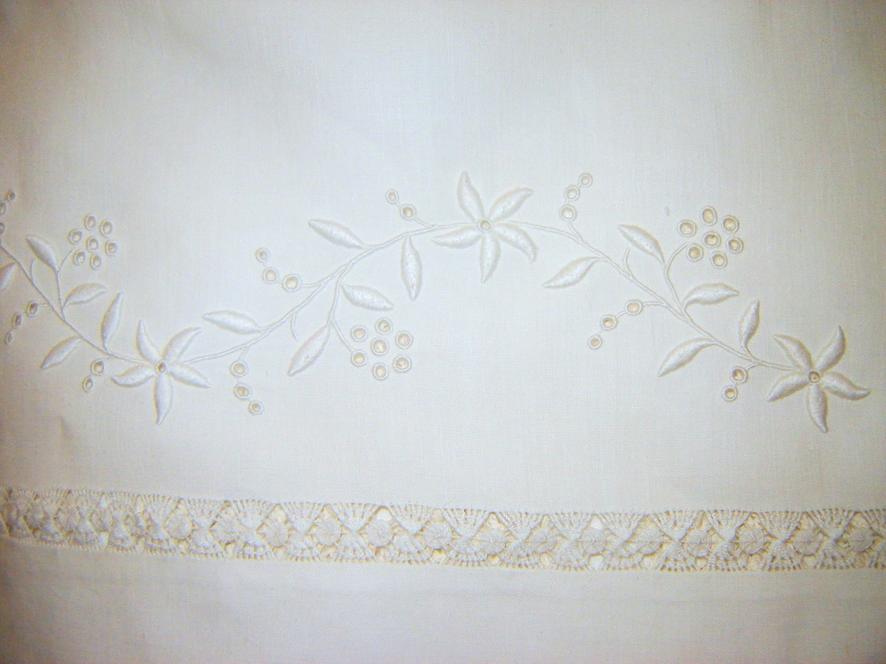 How to embroider letters - by Diana Schonhut - Helium