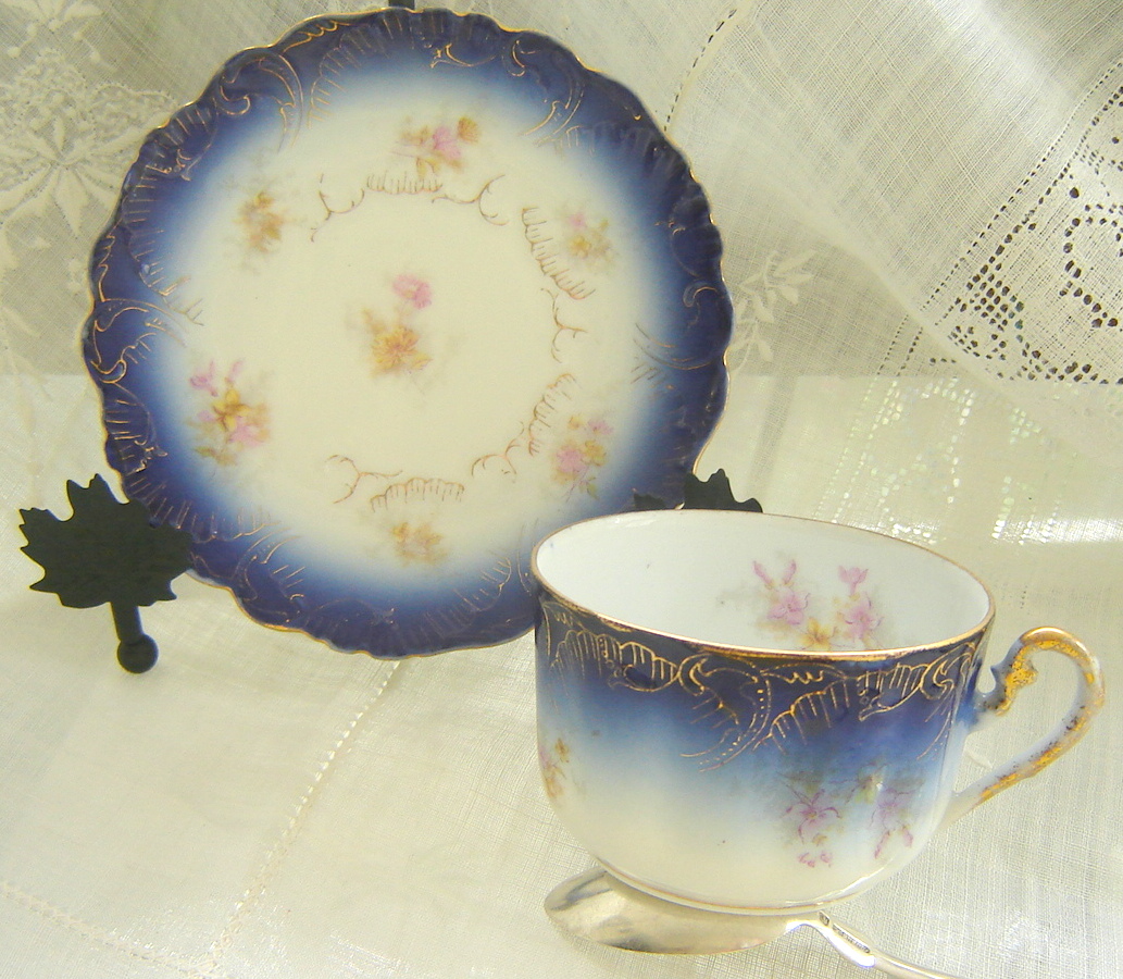 blue flow cup stand