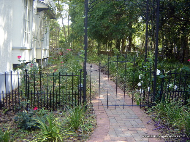 side yard gate